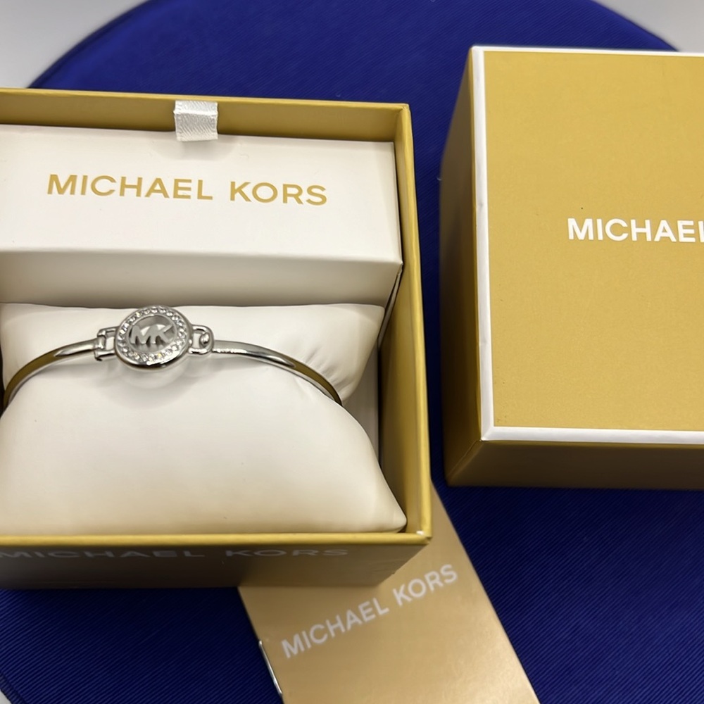NWT Michael Kors bangle bracelet with Crystal embellishment - Picture 6 of 7